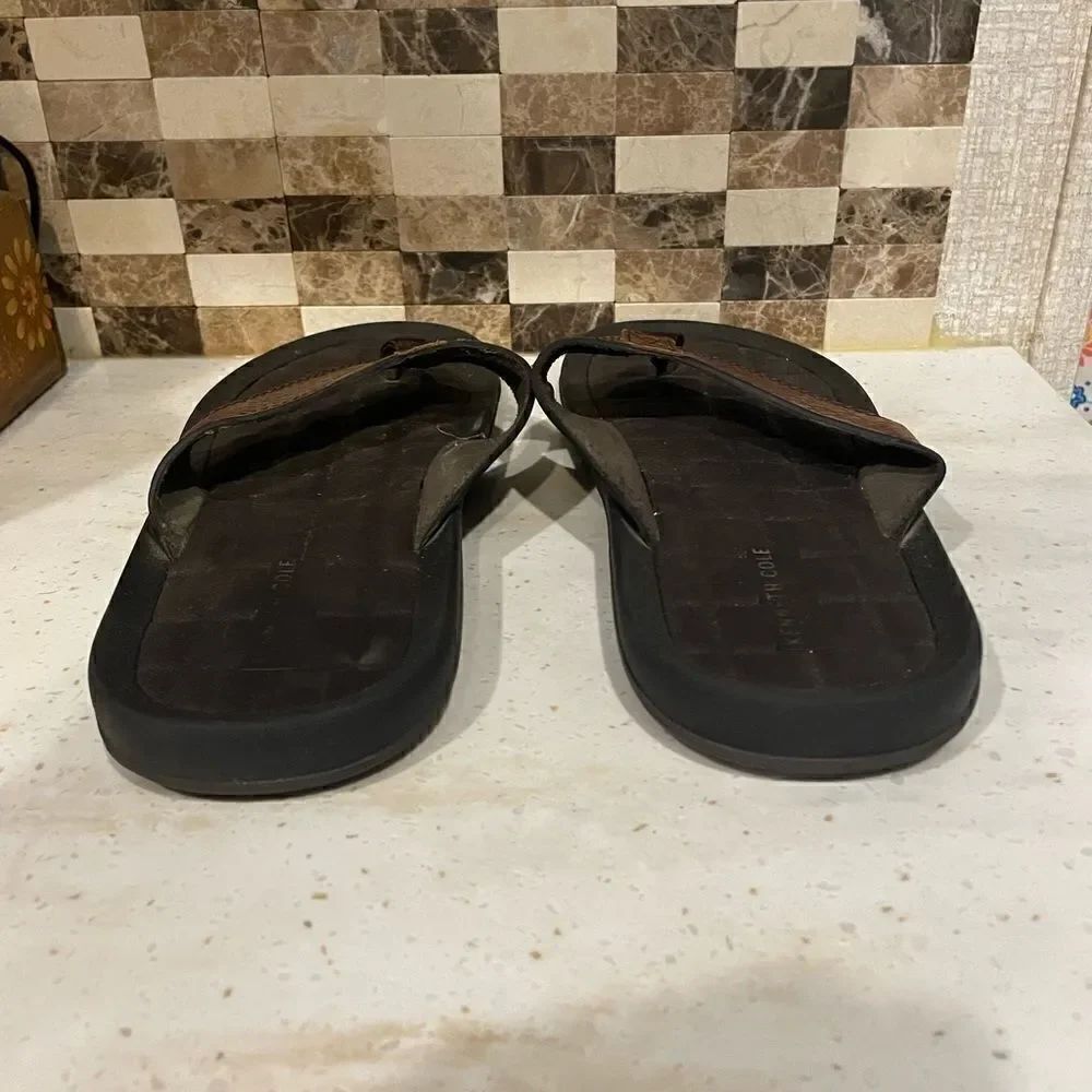 Kenneth Cole Flip Flops - Picture 3 of 6